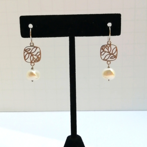 Jewelry - Vintage Y2K Silver and Pearl Drop Earrings